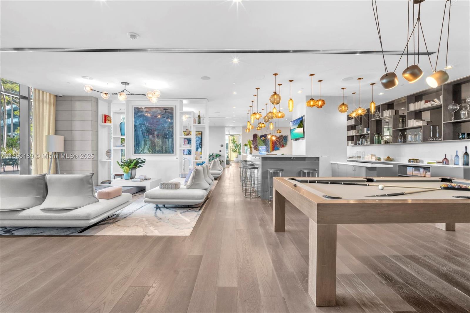 650 NE 32nd St # 1402