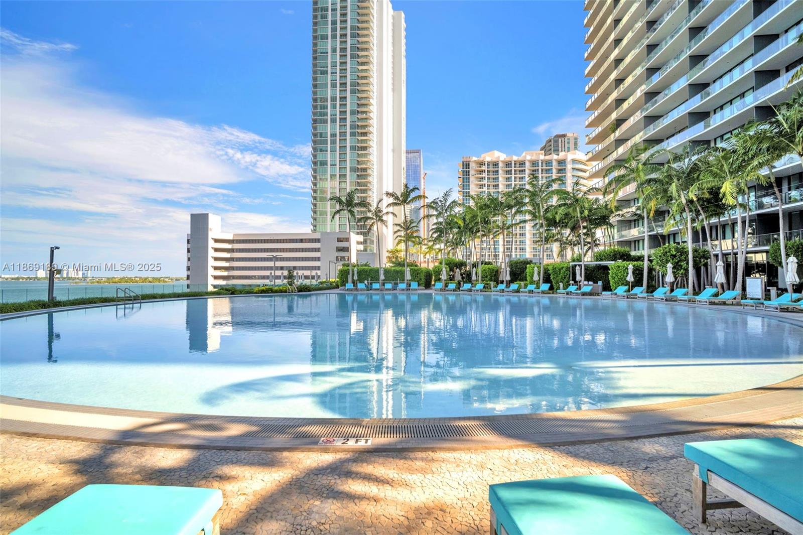 650 NE 32nd St # 1402