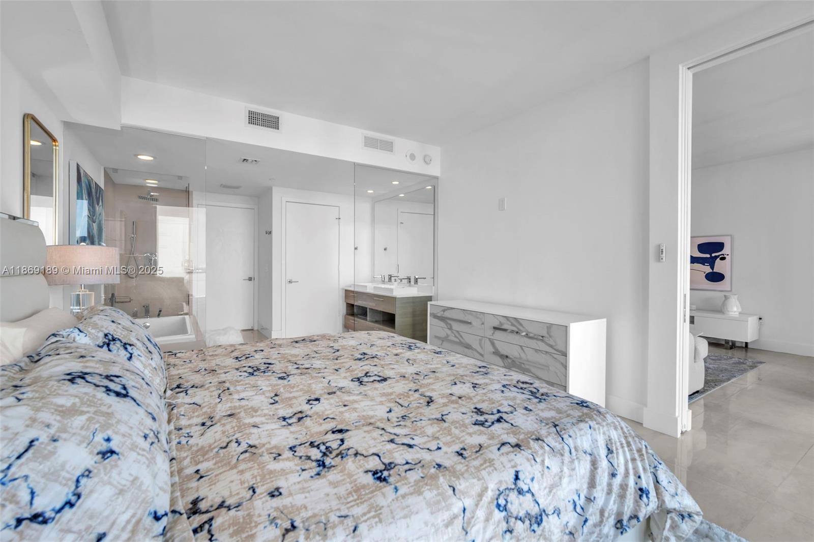 650 NE 32nd St # 1402