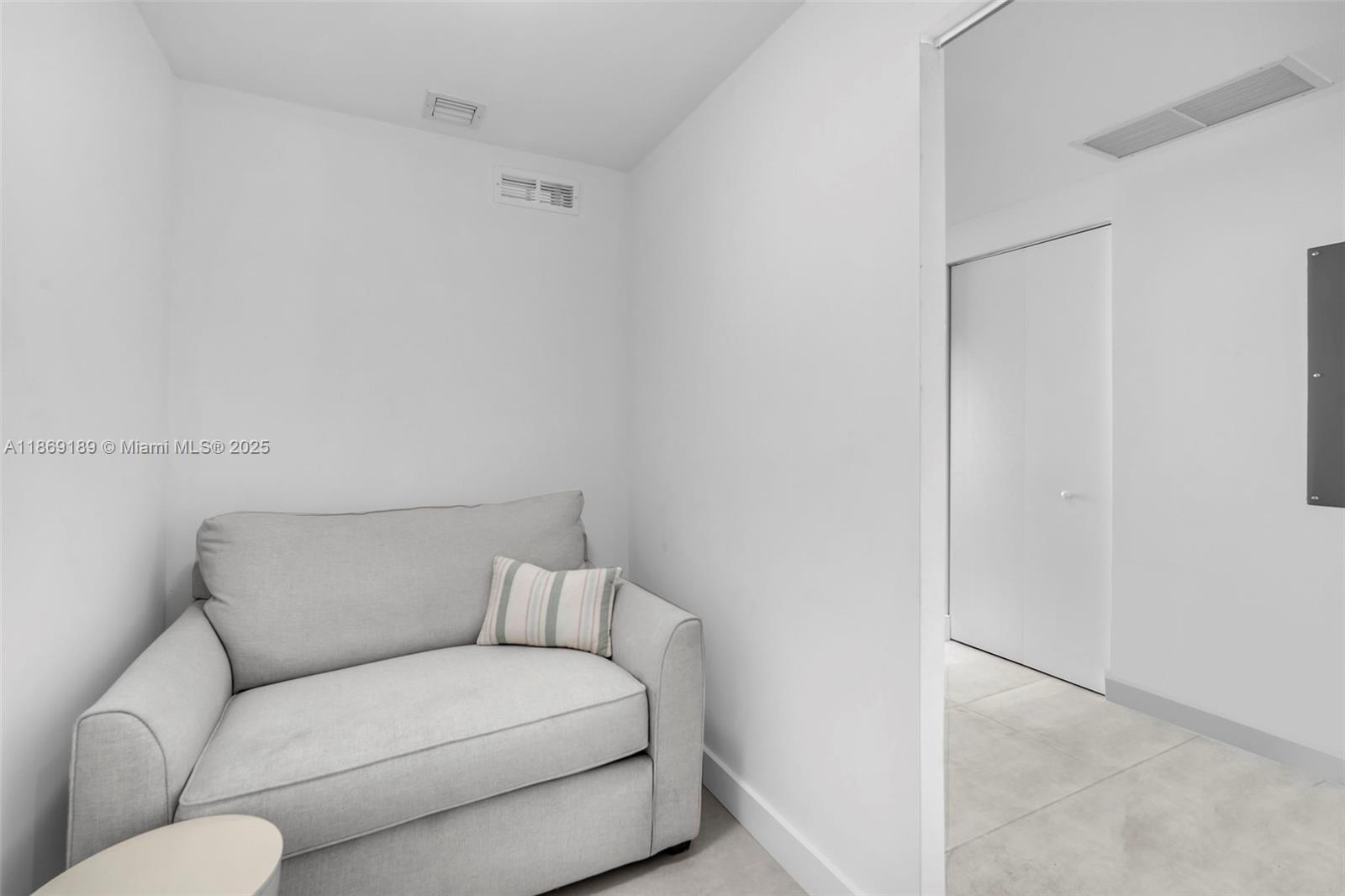 650 NE 32nd St # 1402