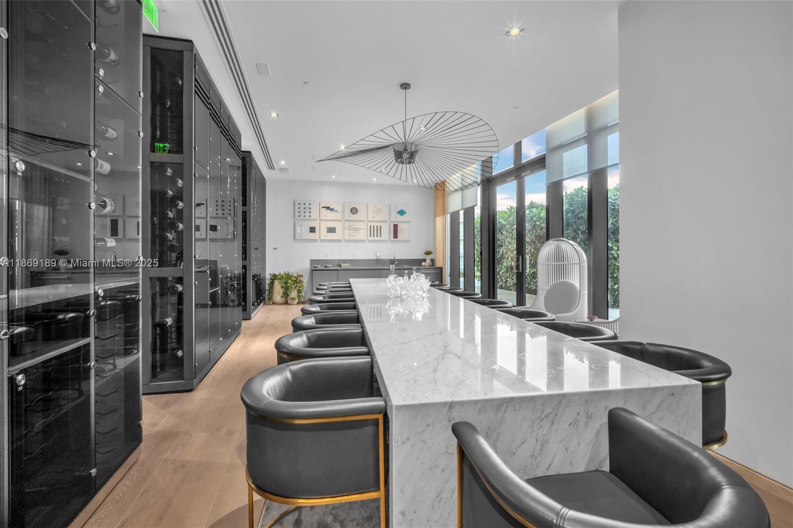 650 NE 32nd St # 1402