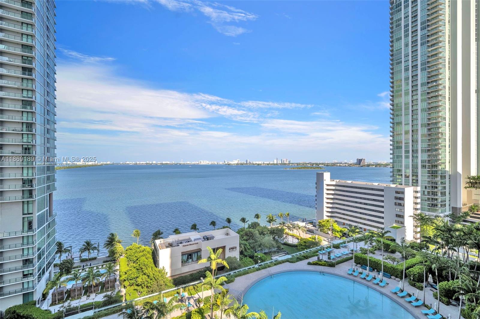 650 NE 32nd St # 1402