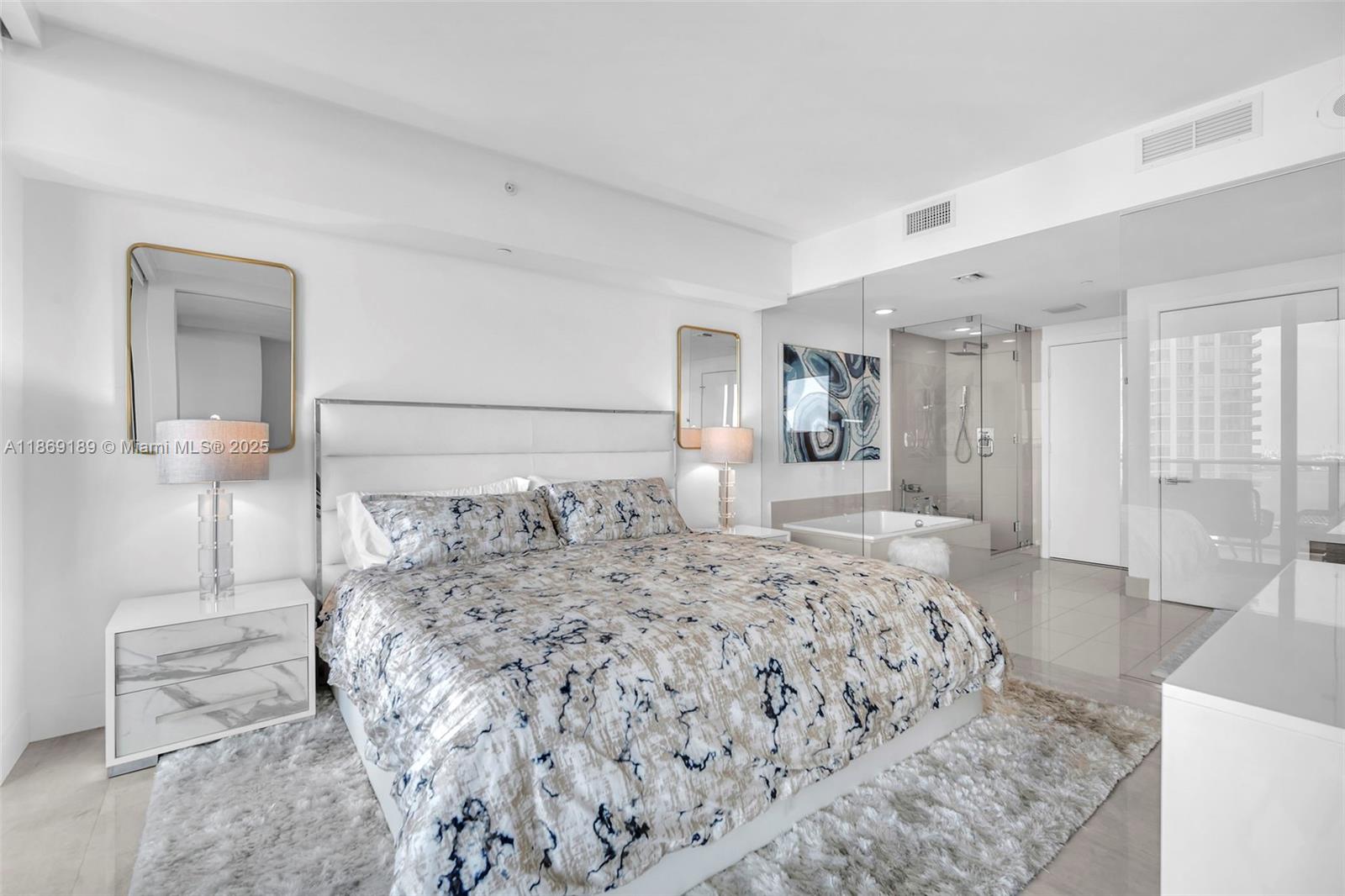 650 NE 32nd St # 1402