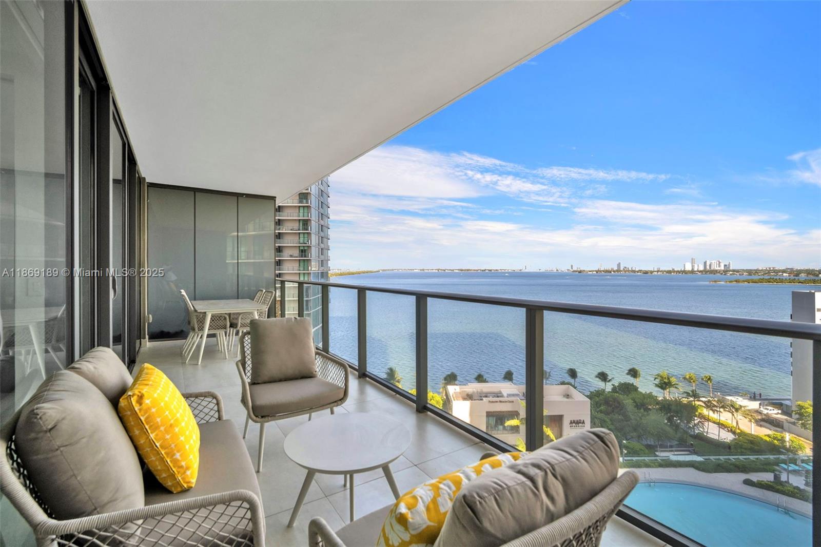 650 NE 32nd St # 1402