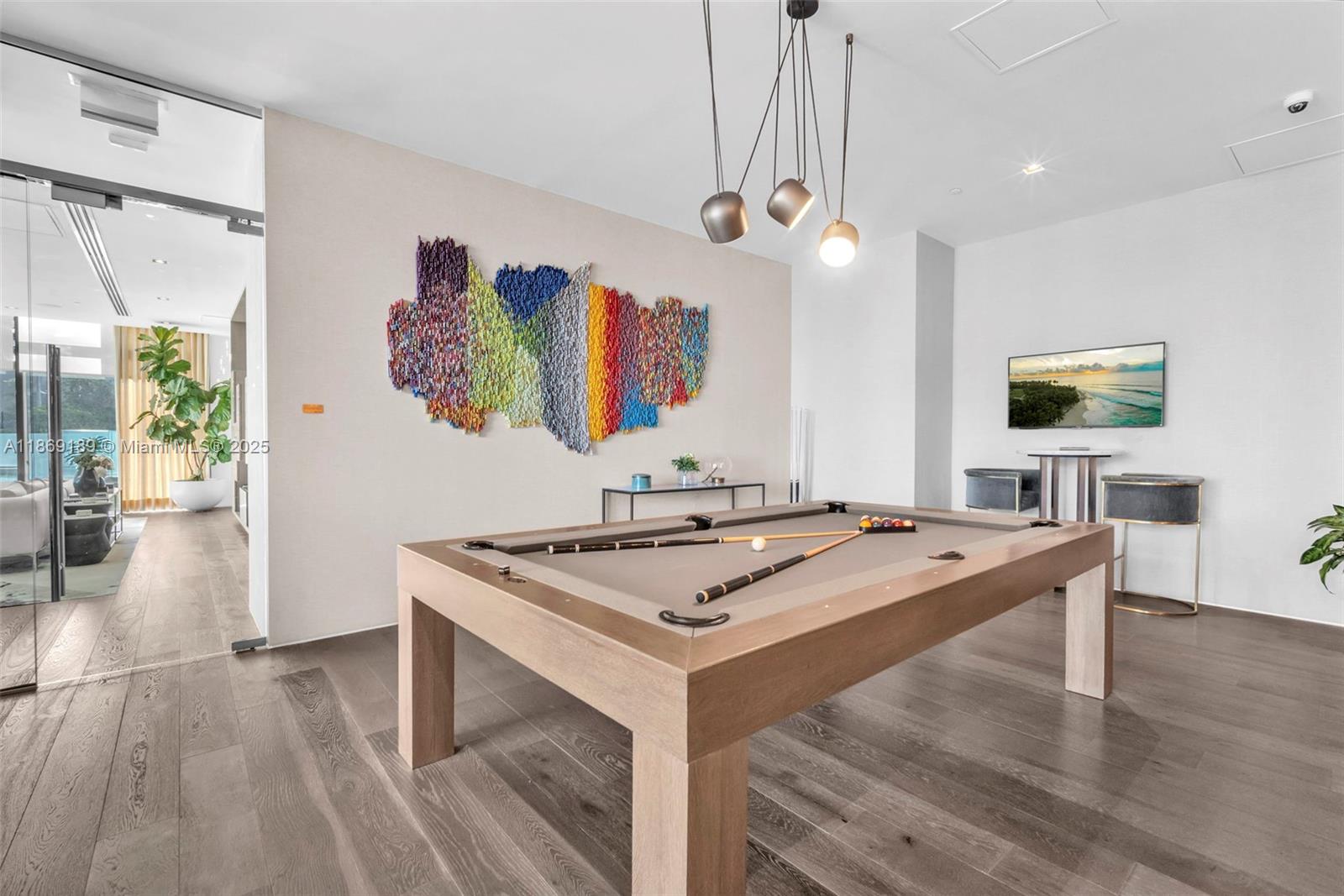 650 NE 32nd St # 1402