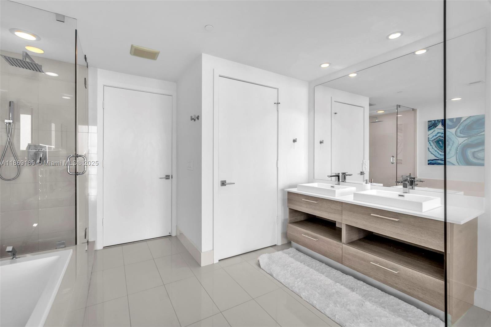 650 NE 32nd St # 1402