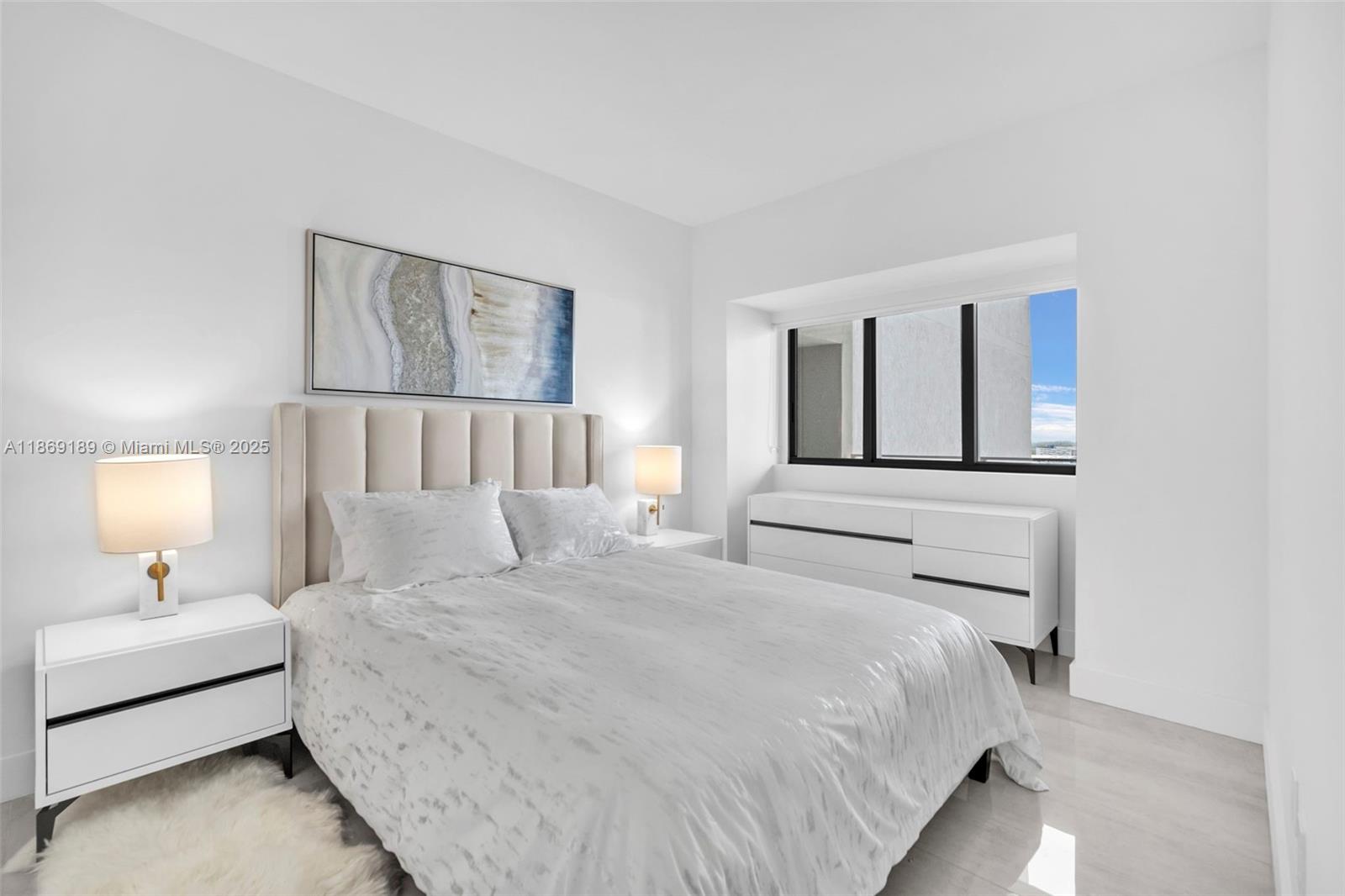 650 NE 32nd St # 1402