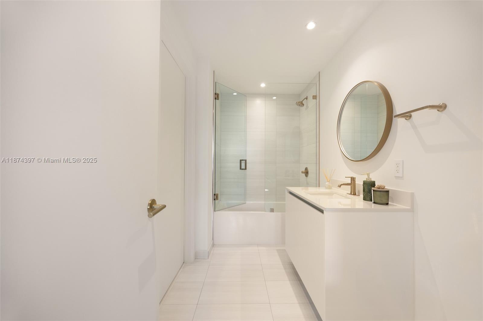 2678 Tigertail Ave # 1805