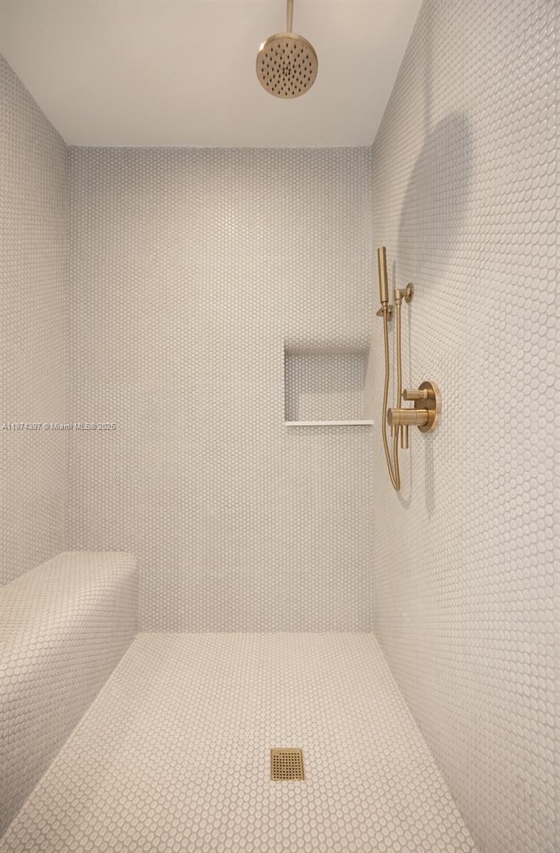 2678 Tigertail Ave # 1805