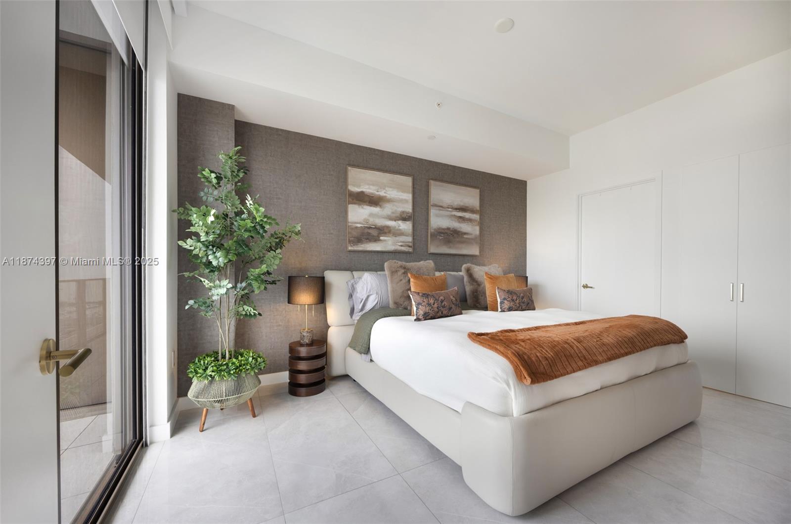 2678 Tigertail Ave # 1805