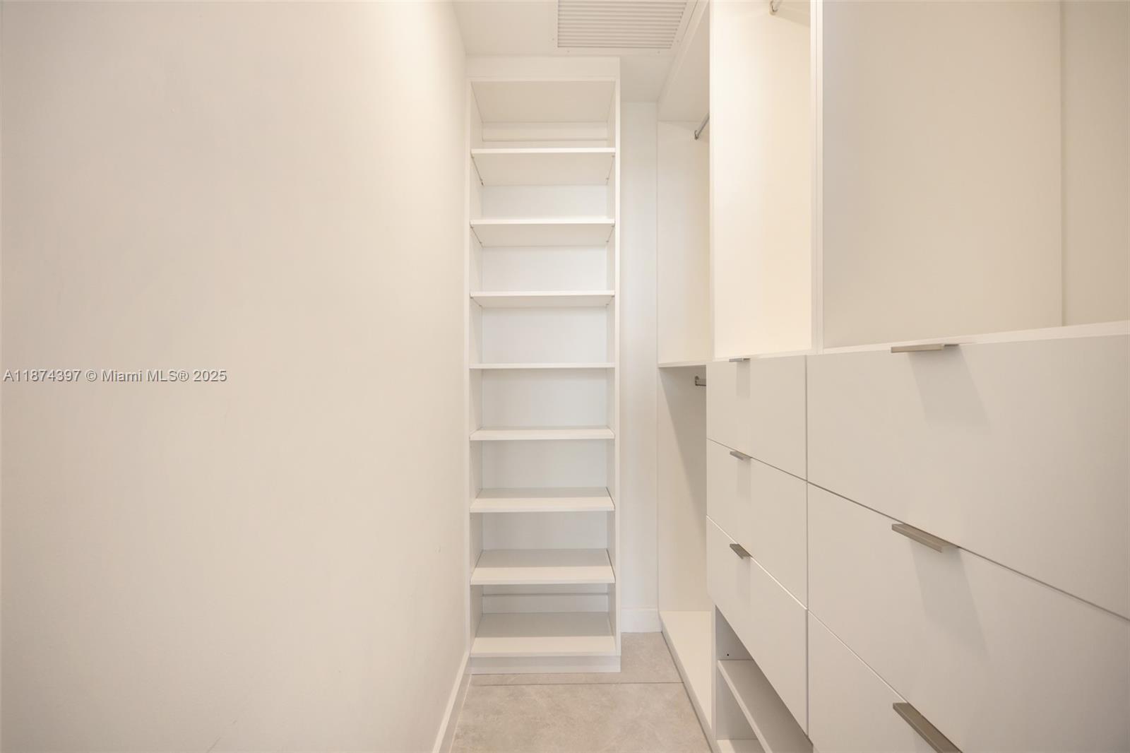 2678 Tigertail Ave # 1805