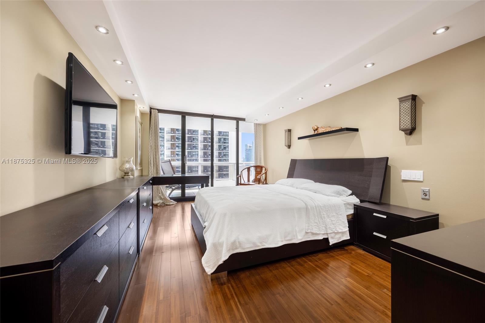 1717 N Bayshore Dr # 3042 Unit: A-3042