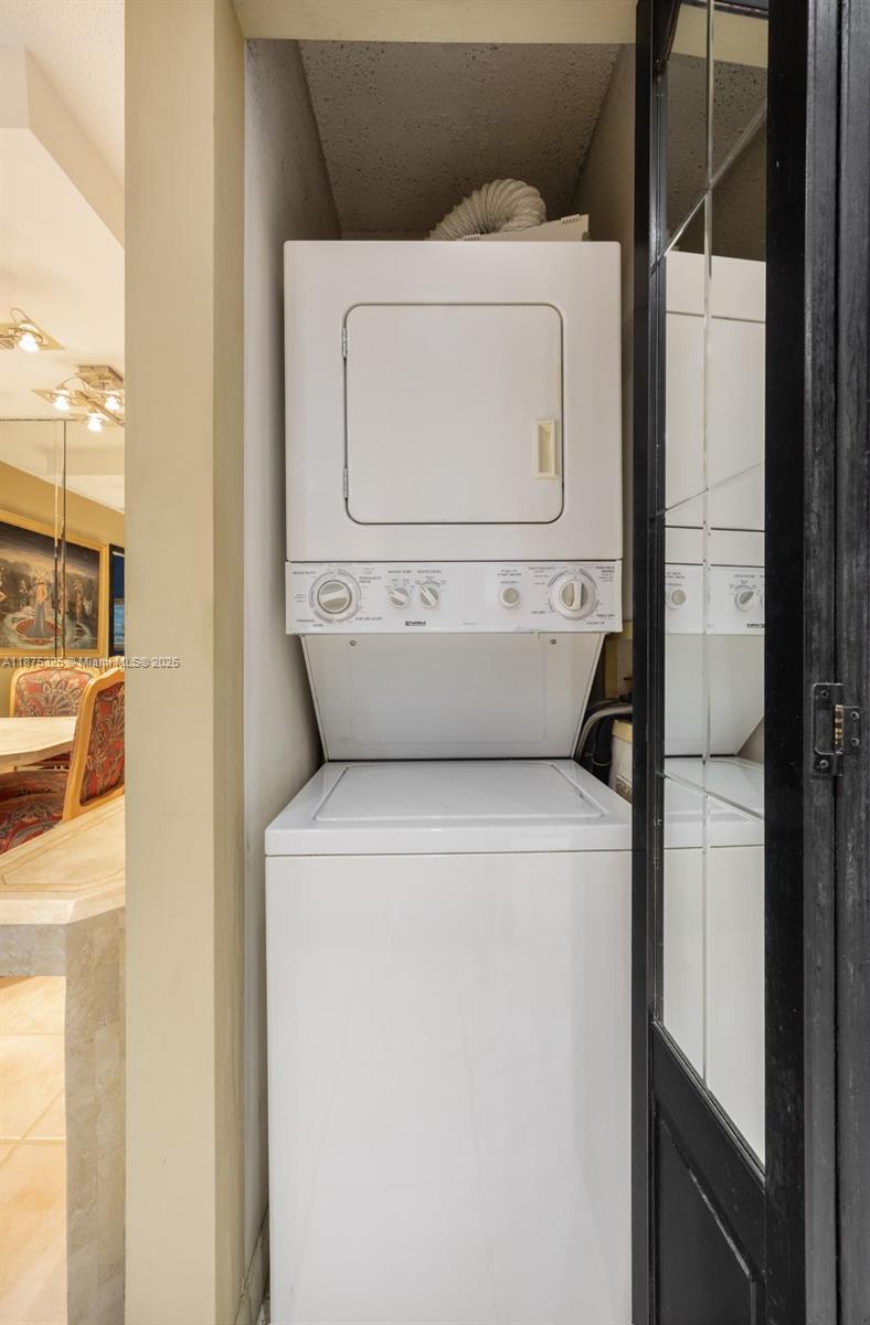 1717 N Bayshore Dr # 3042 Unit: A-3042