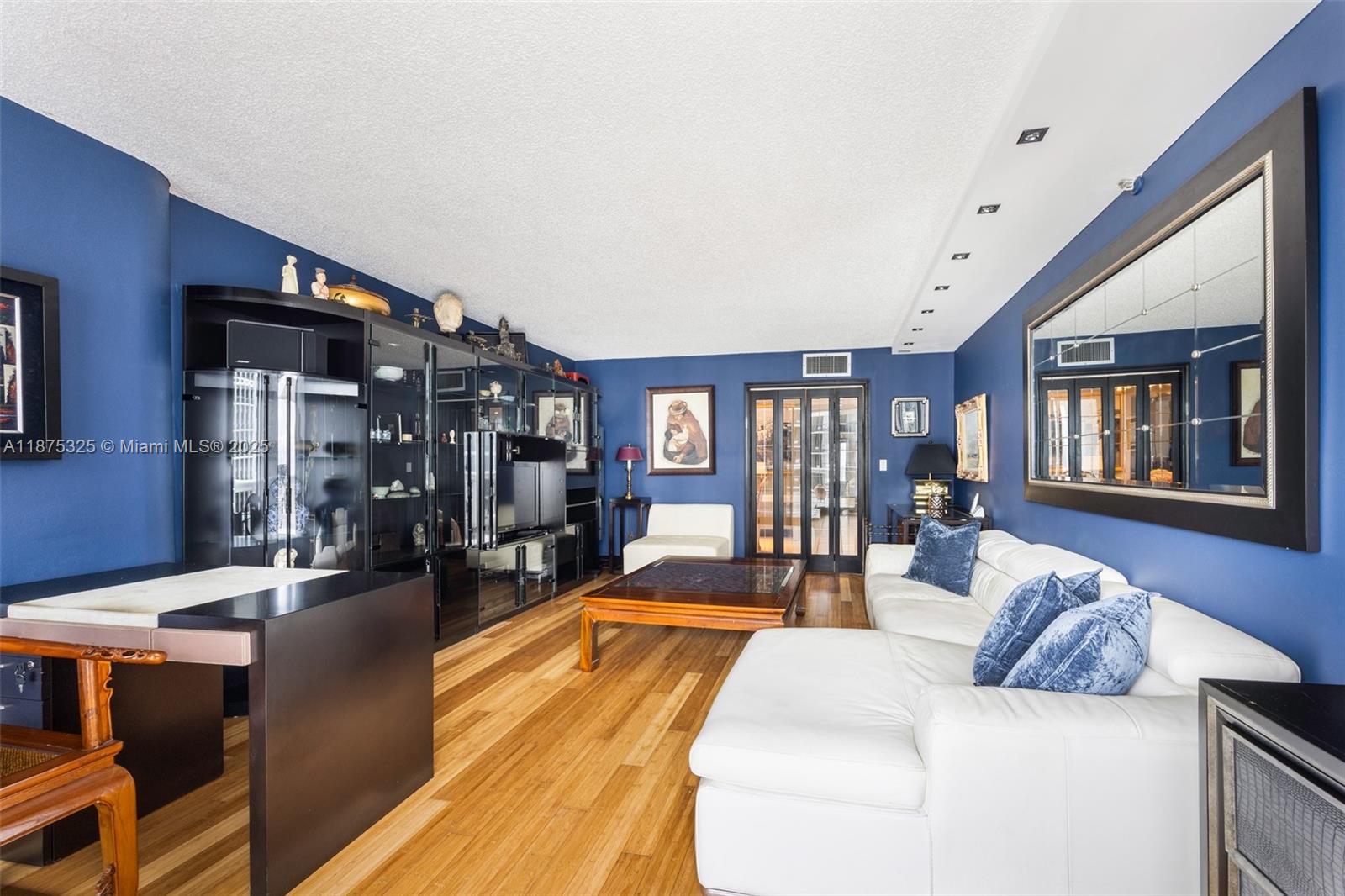 1717 N Bayshore Dr # 3042 Unit: A-3042