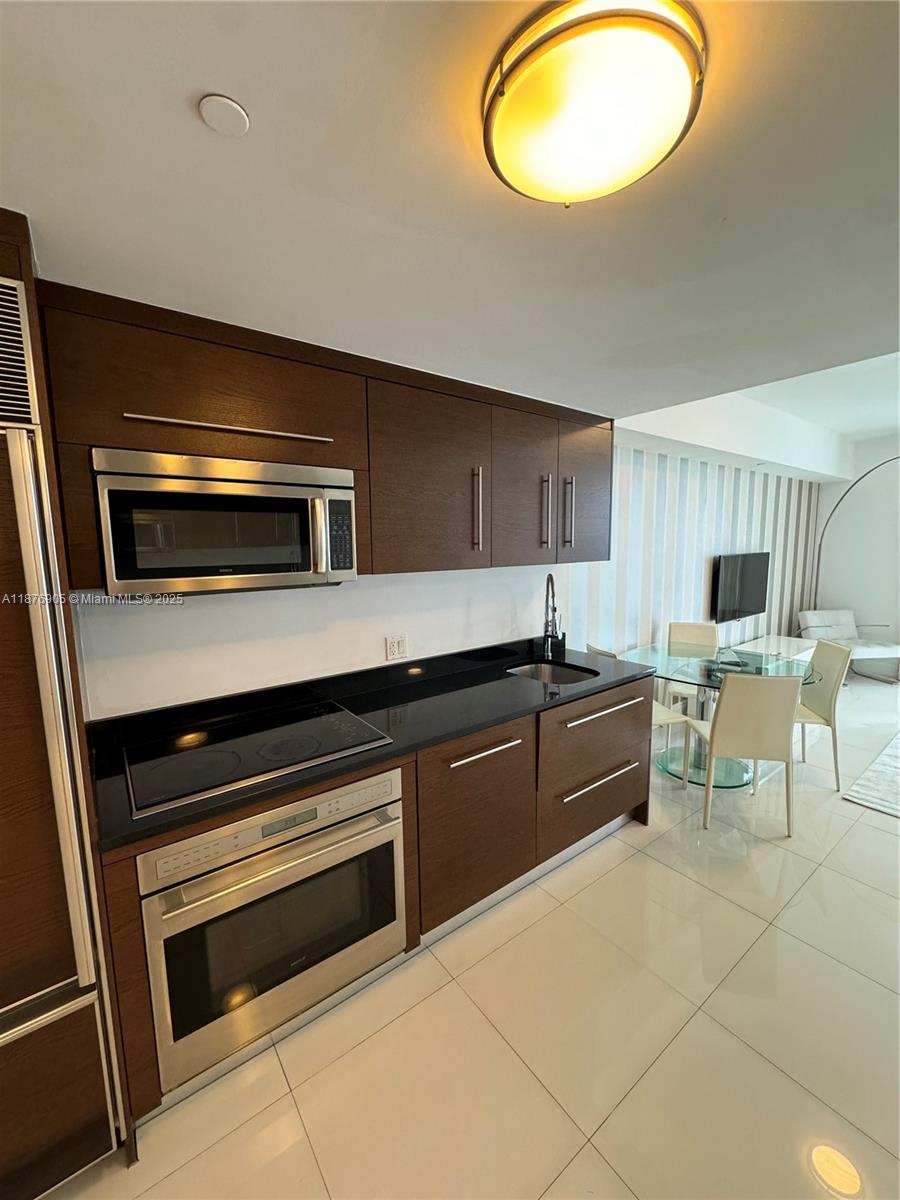 465 Brickell Ave # 3104