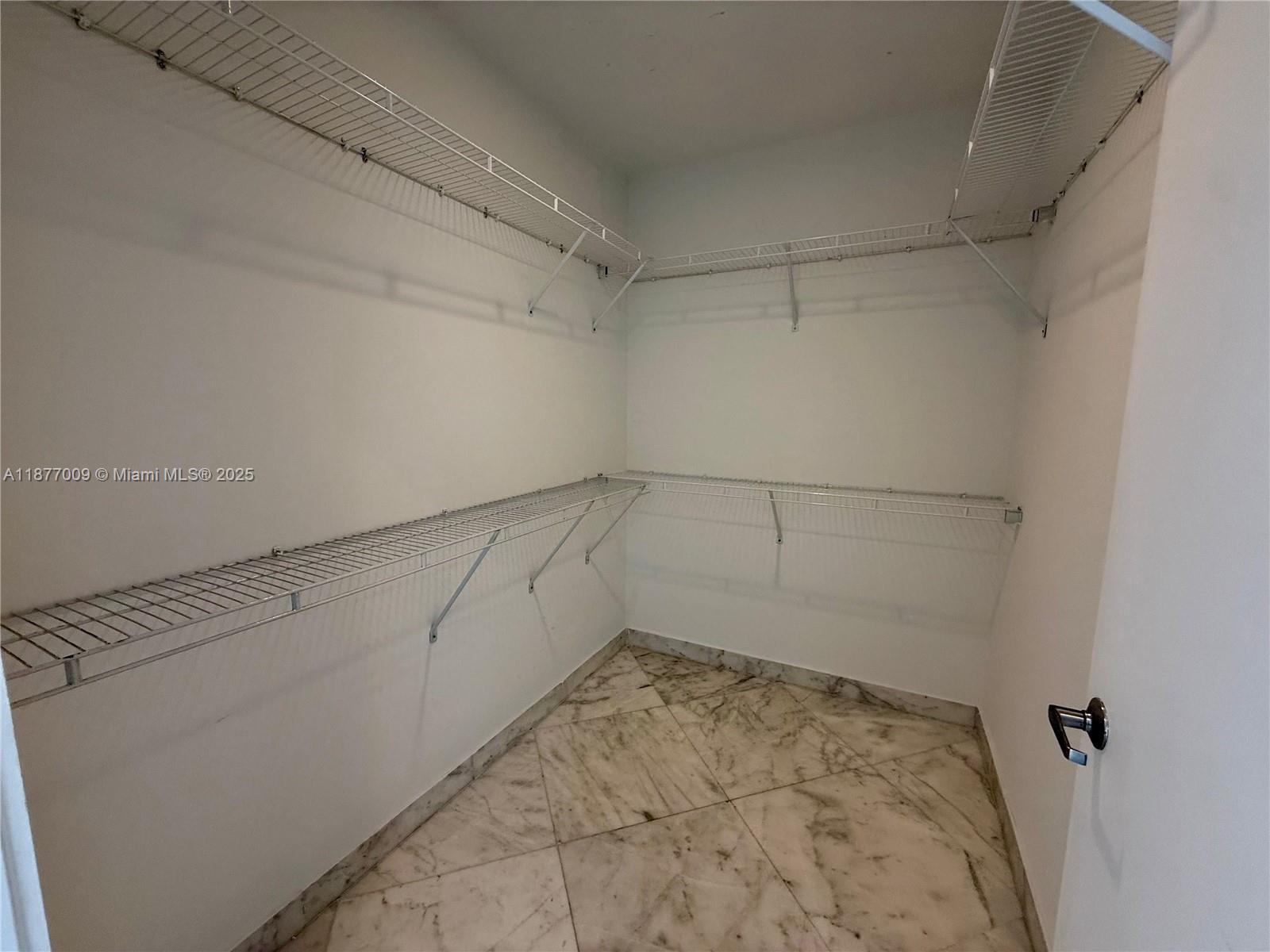 1060 Brickell Ave # 4305