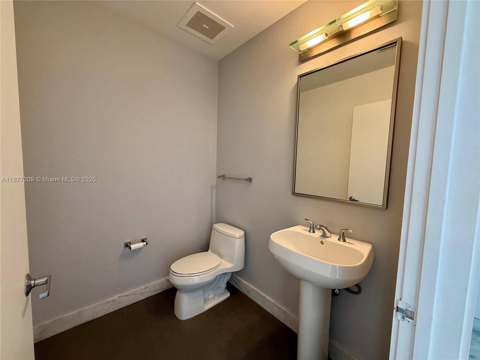 1060 Brickell Ave # 4305