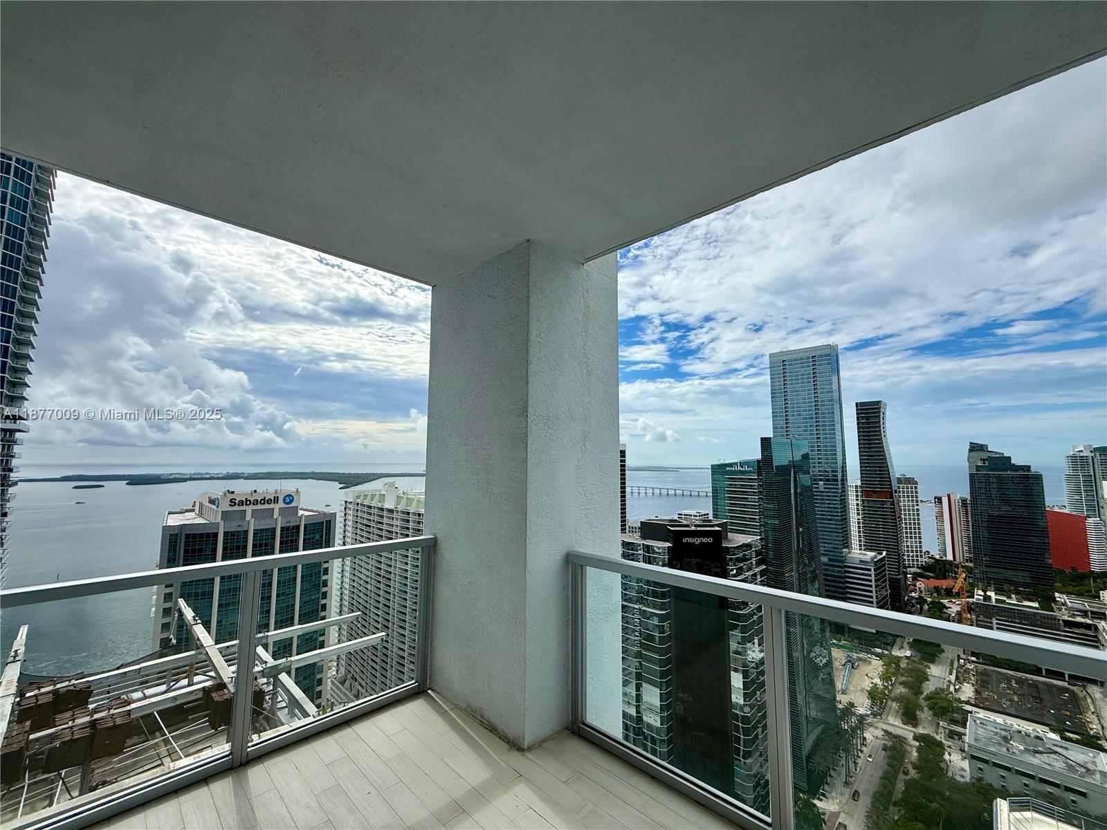1060 Brickell Ave # 4305