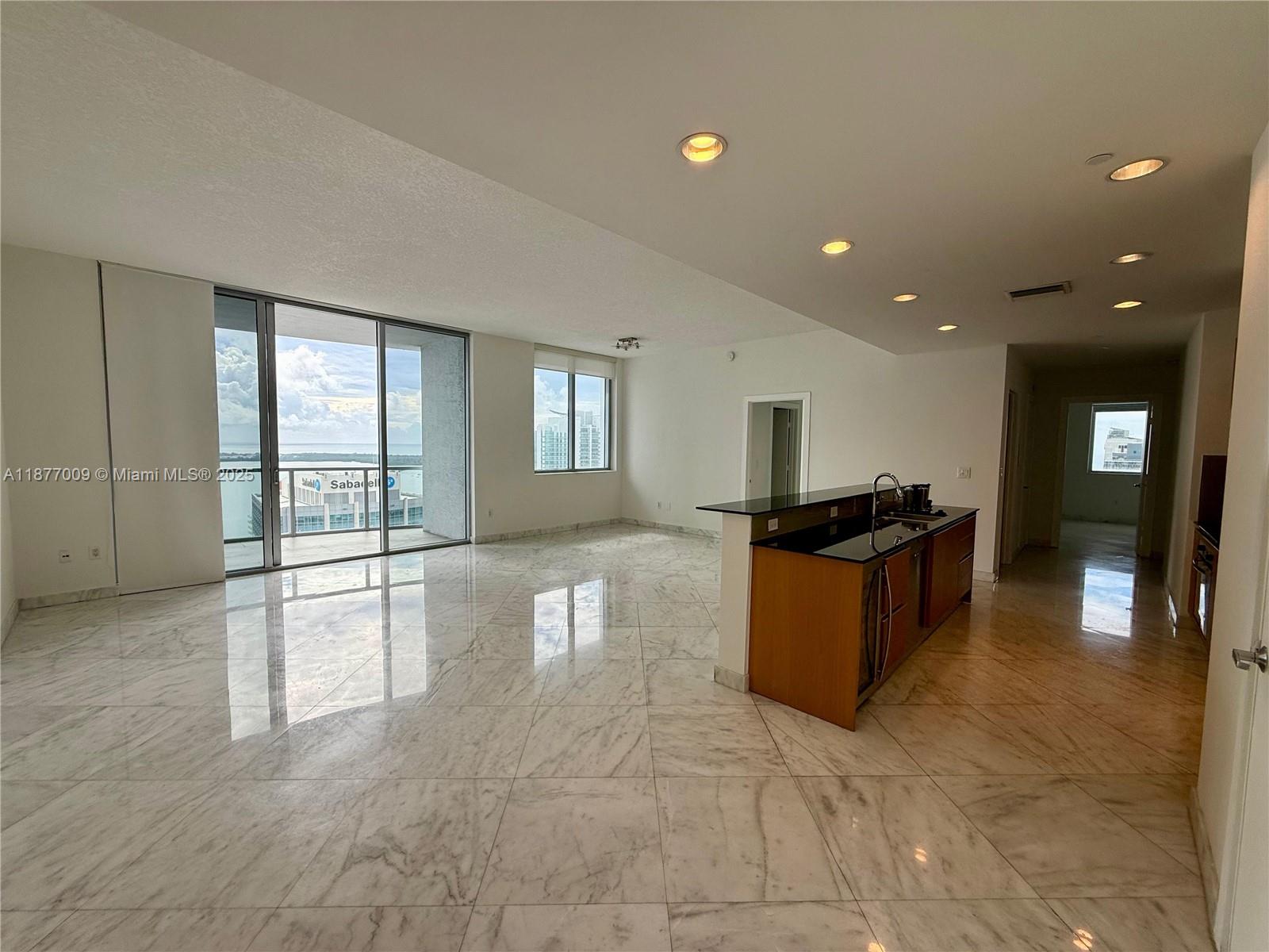 1060 Brickell Ave # 4305