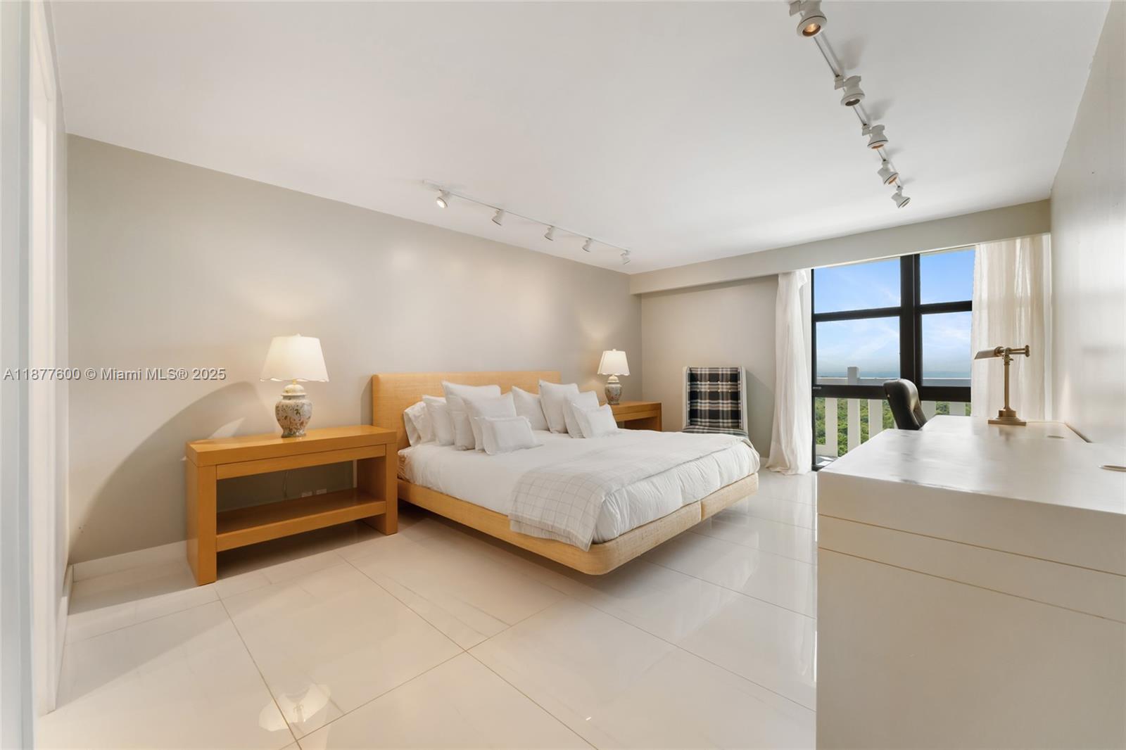 1121 Crandon Blvd # E1206