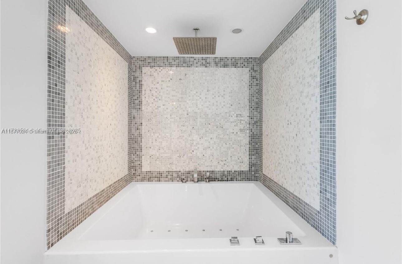 200 Biscayne Boulevard Way # 3801