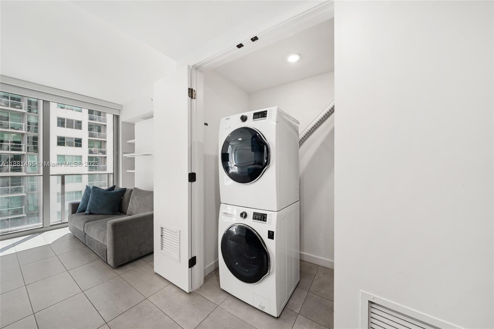 227 NE 2nd St # 1911