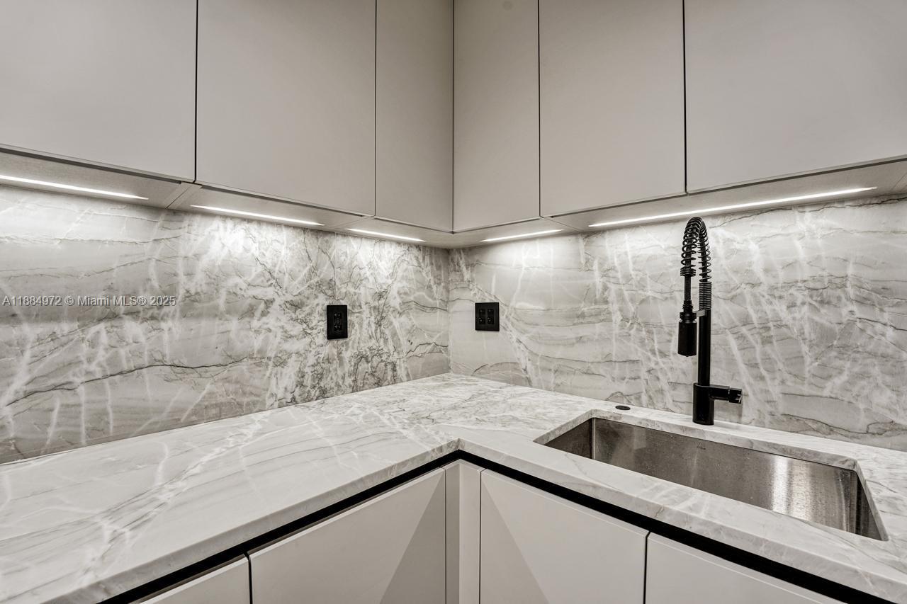 5555 Collins Ave # 6H