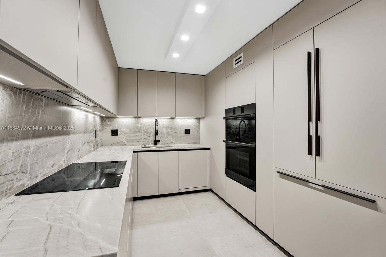 5555 Collins Ave # 6H