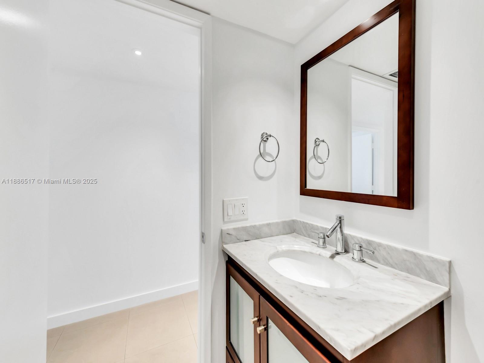 520 Brickell Key Dr # A806