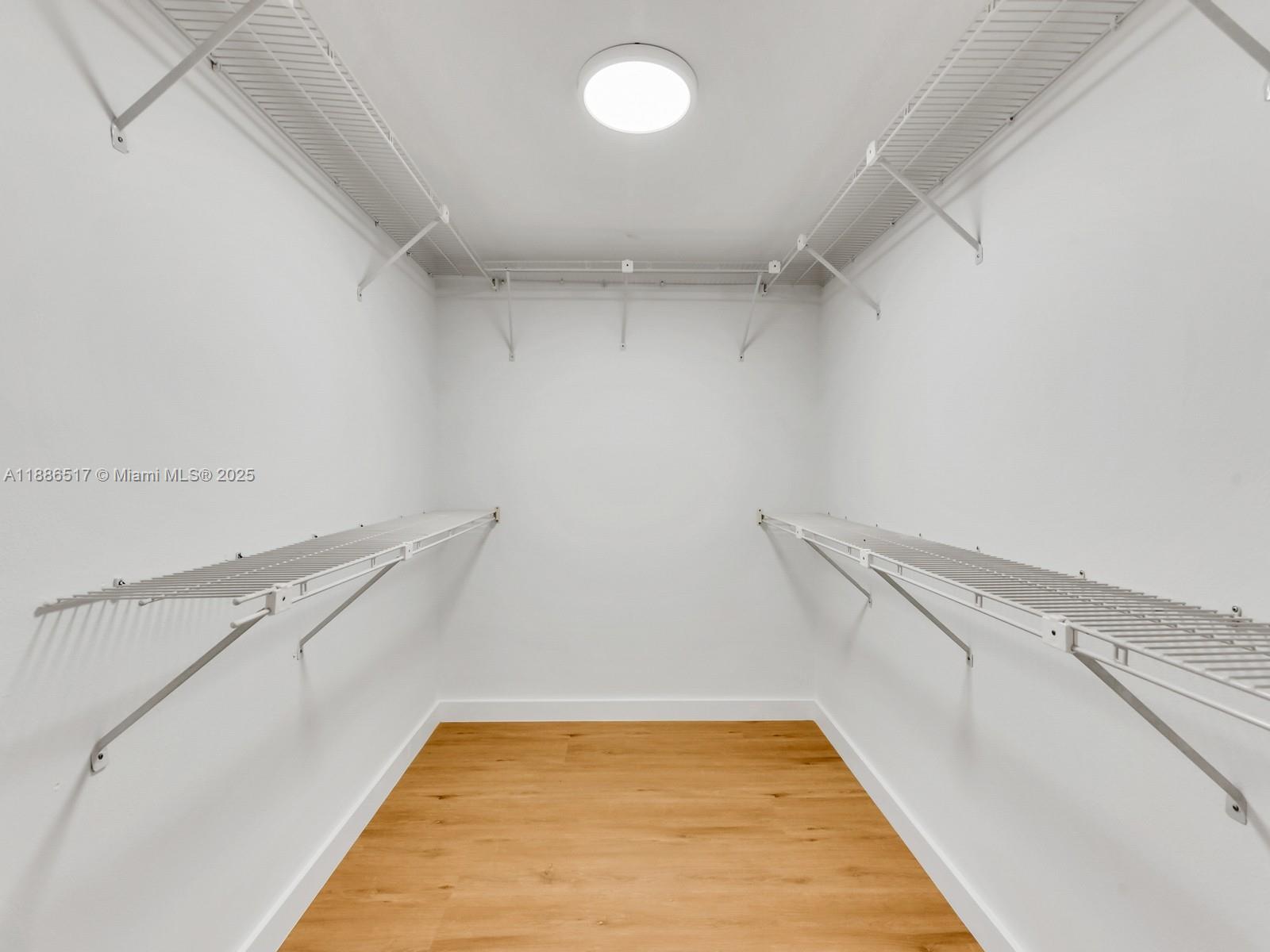 520 Brickell Key Dr # A806