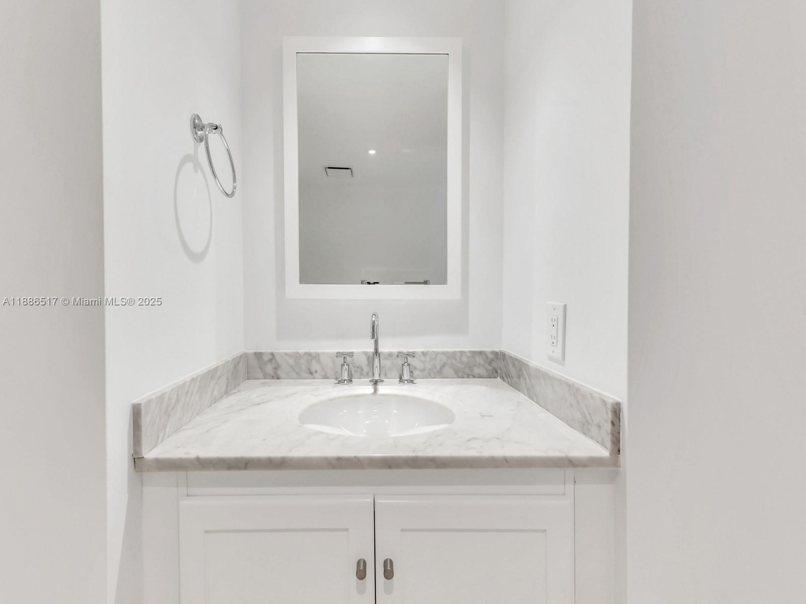 520 Brickell Key Dr # A806