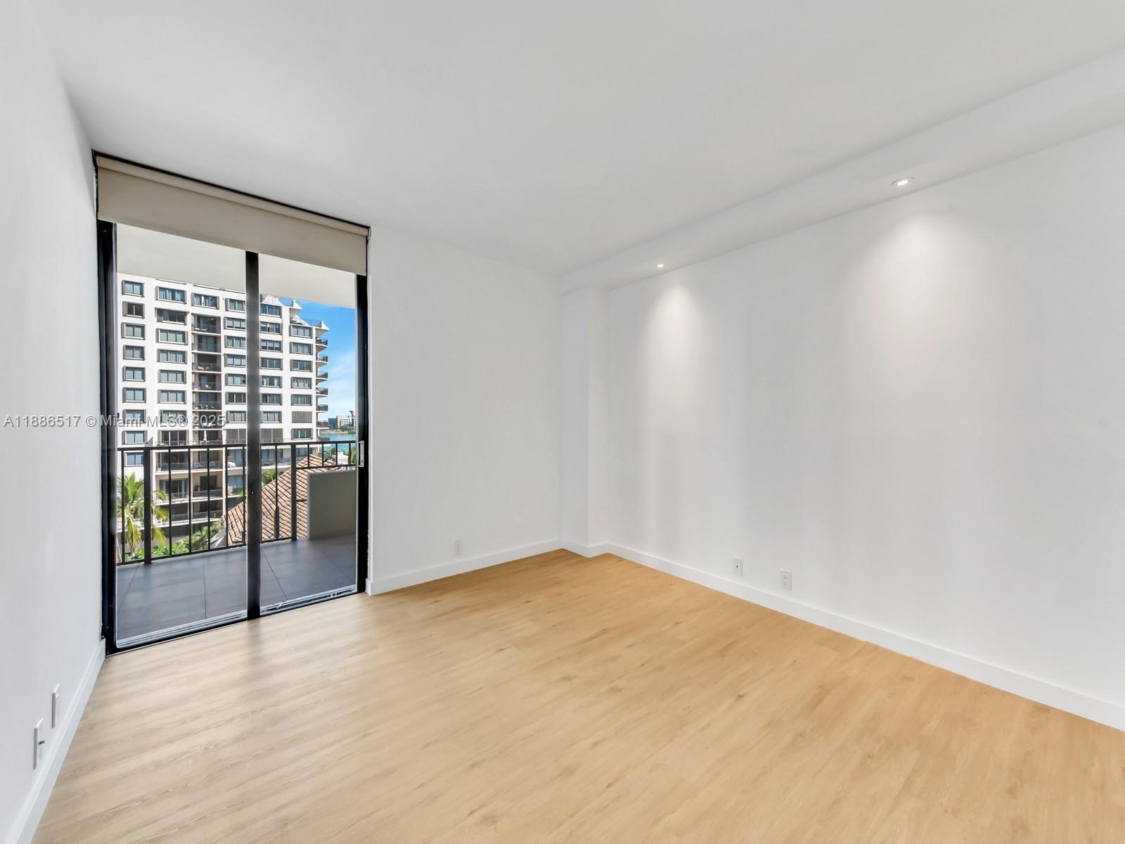 520 Brickell Key Dr # A806