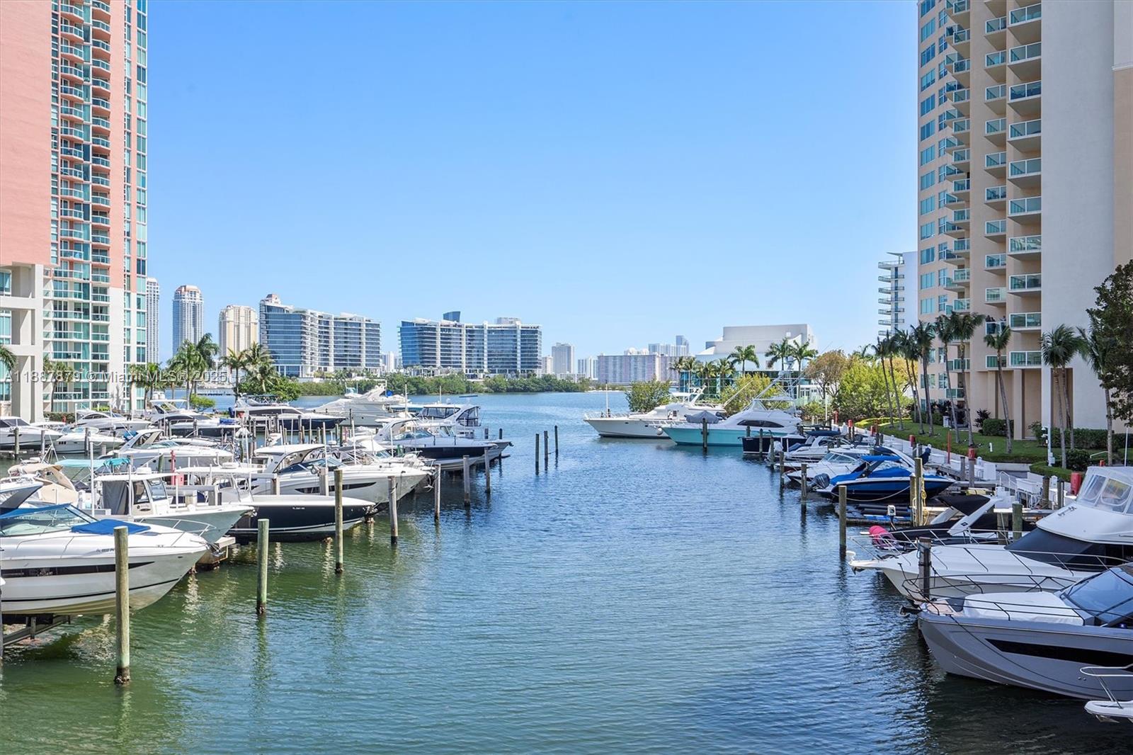 3340 NE 190th St # 1808