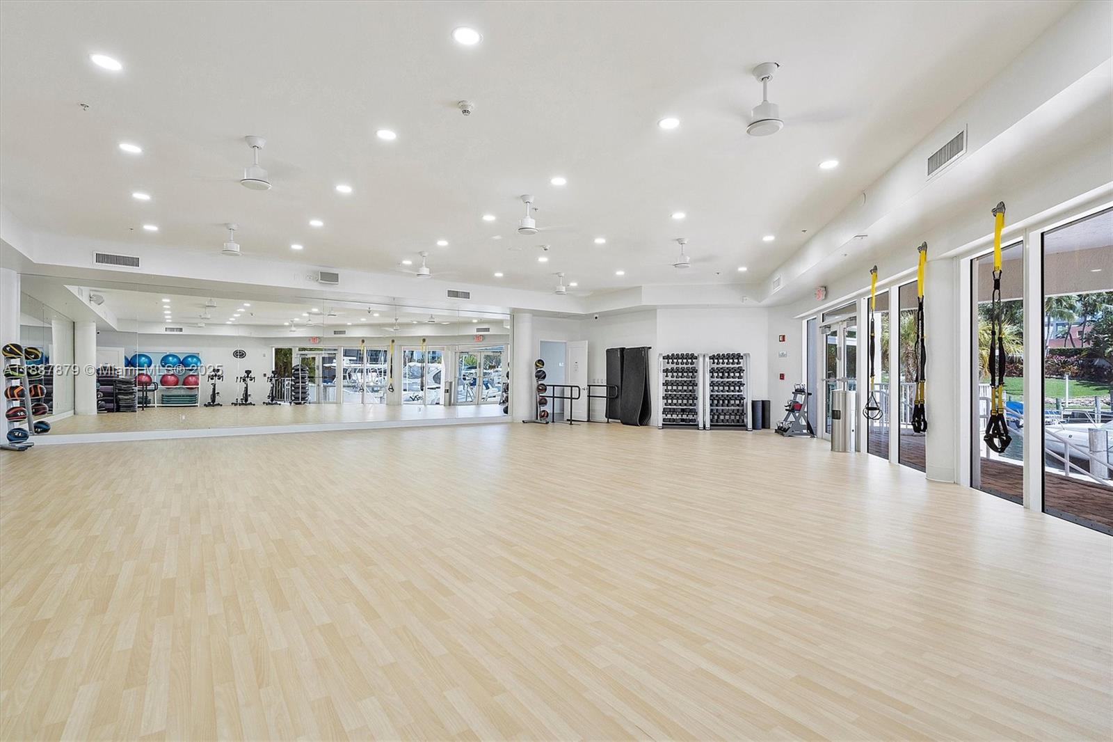 3340 NE 190th St # 1808