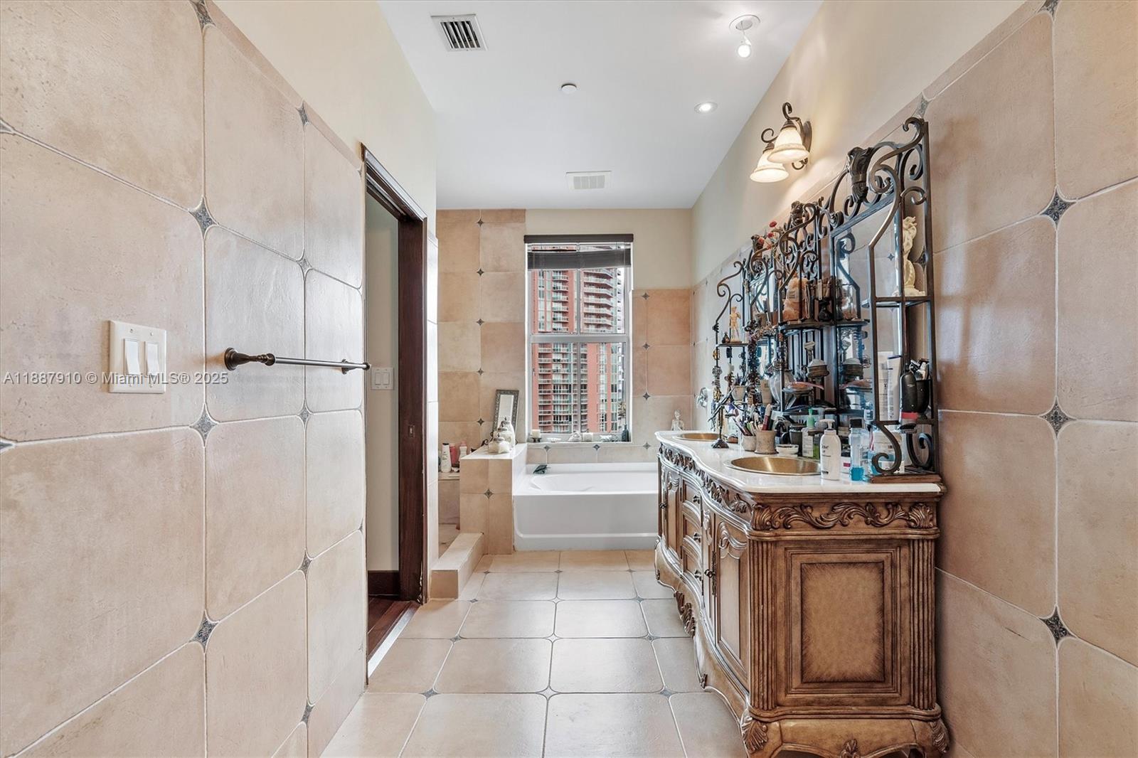 3340 NE 190th St # 1808