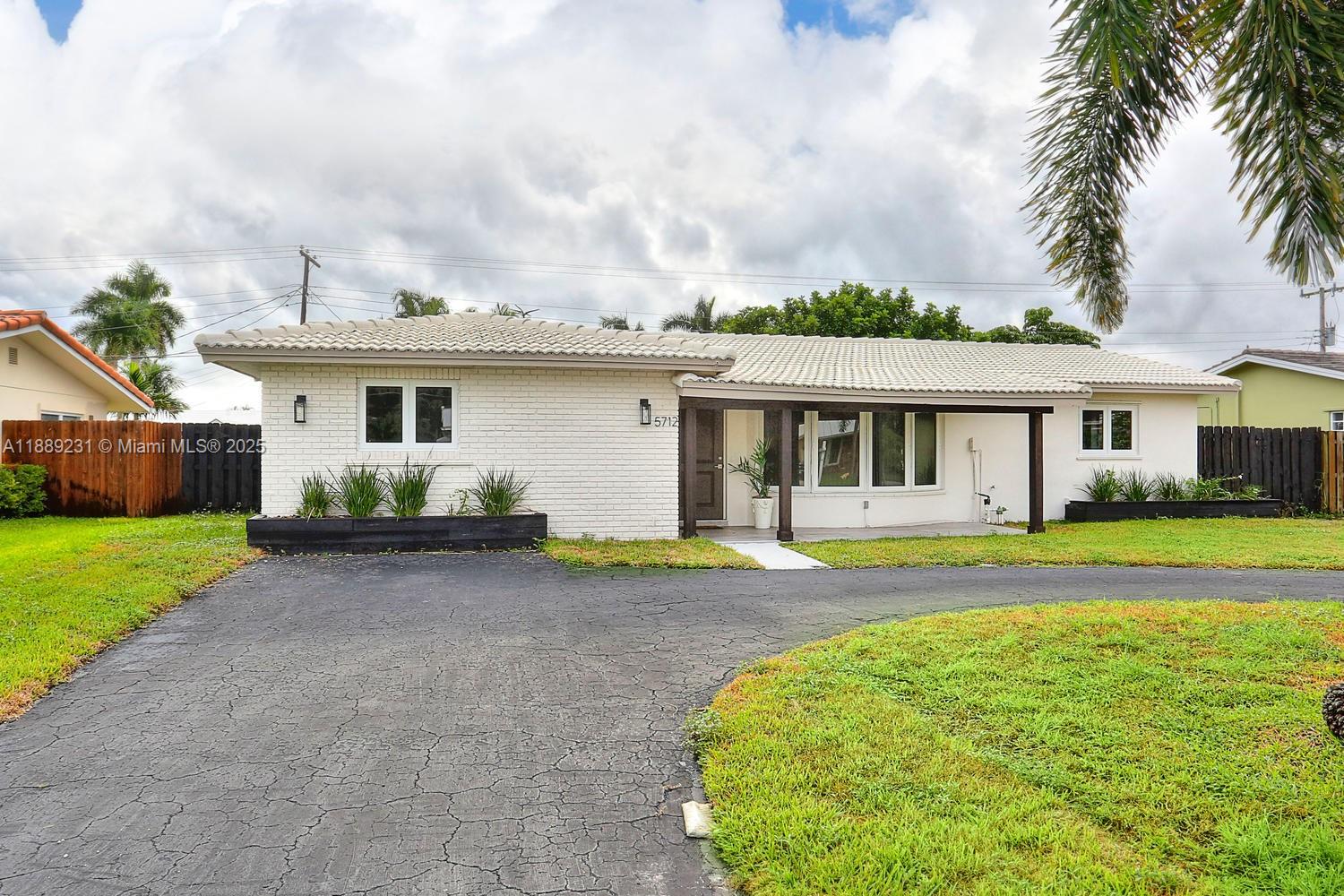 5712 NE 16th Ave