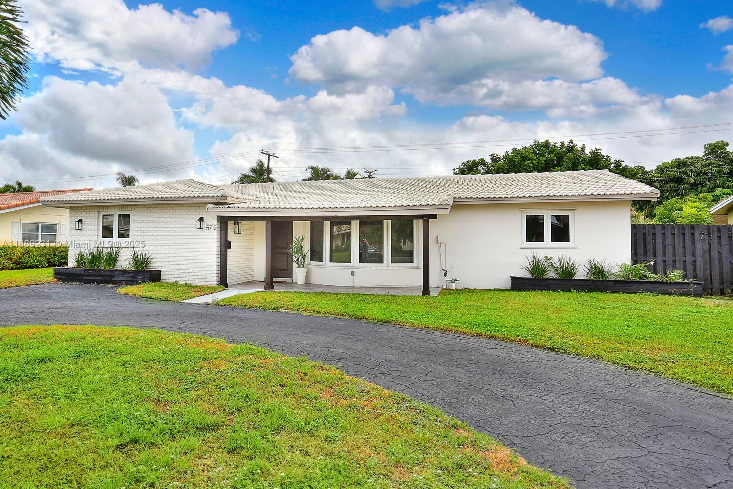 5712 NE 16th Ave