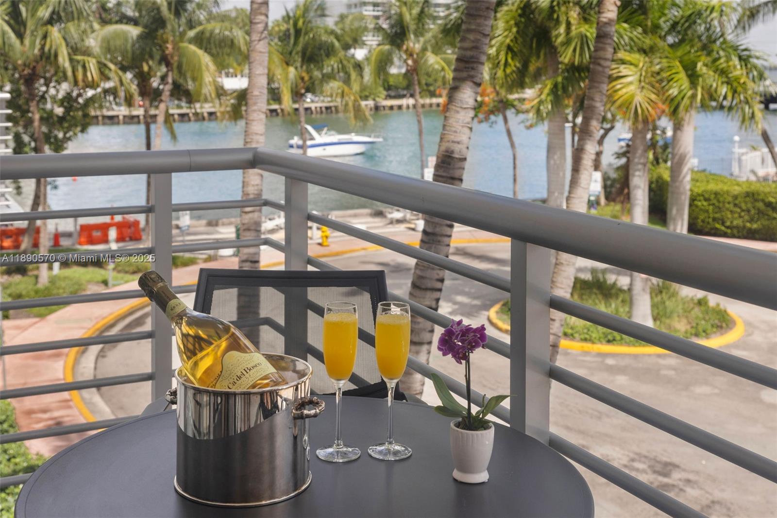 1450 Lincoln Rd # 304