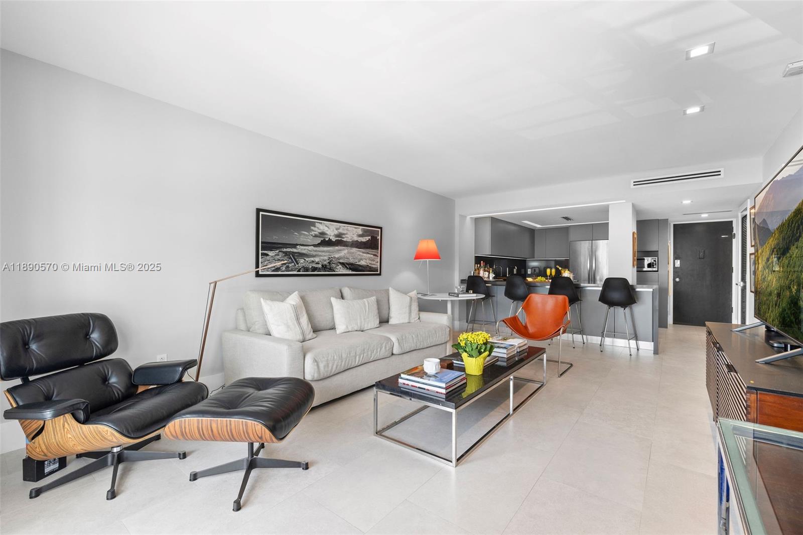 1450 Lincoln Rd # 304