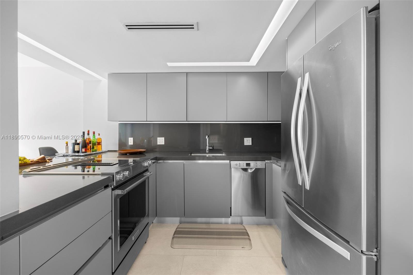 1450 Lincoln Rd # 304