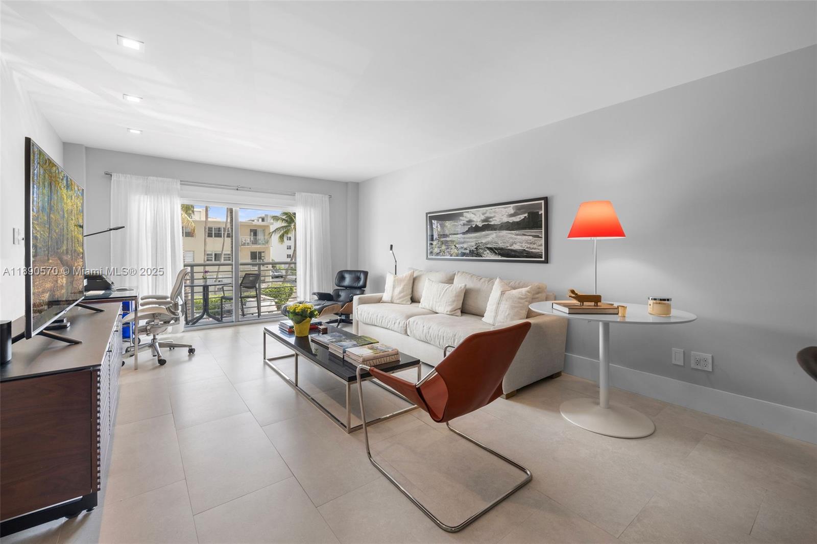 1450 Lincoln Rd # 304