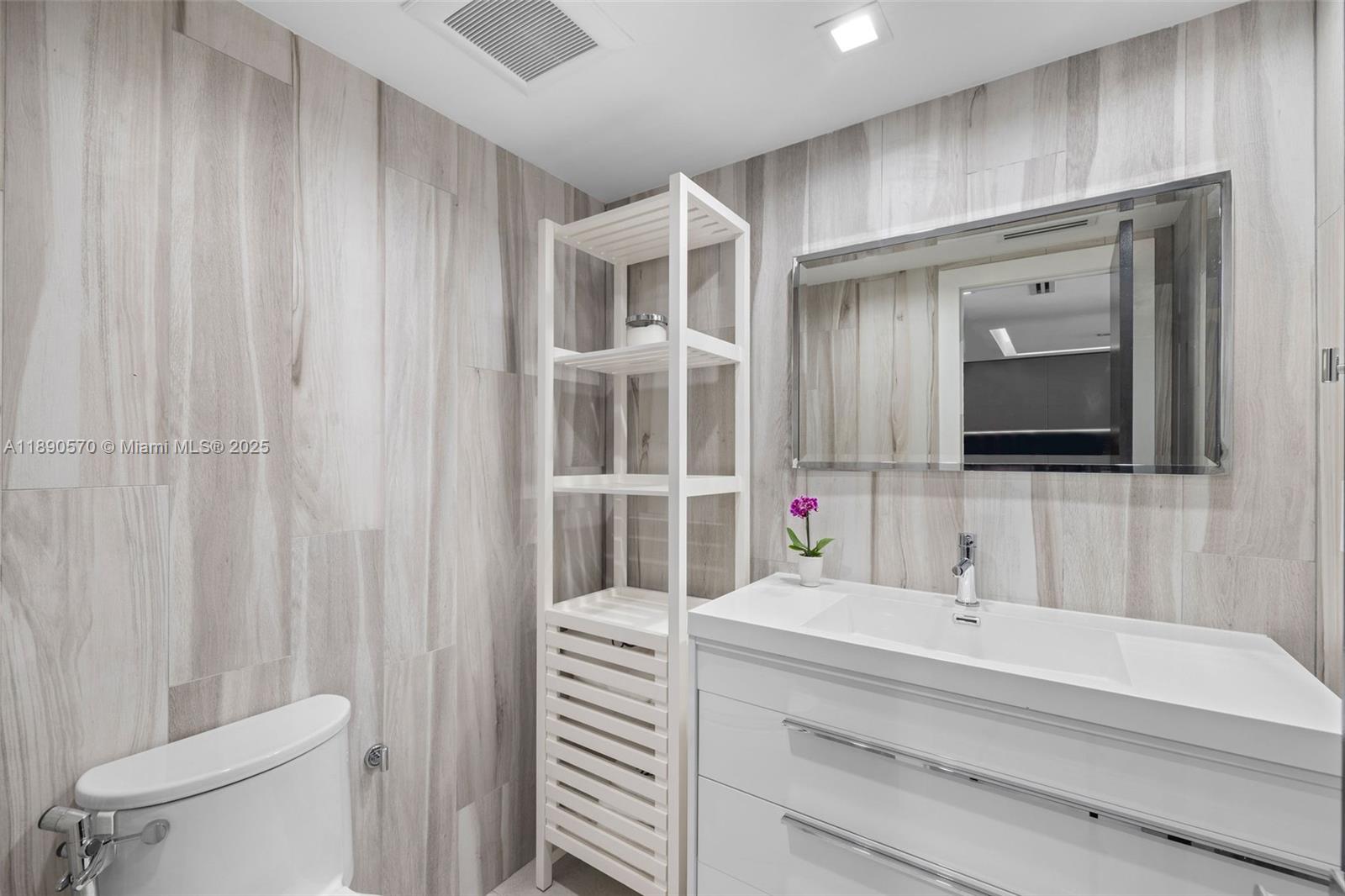 1450 Lincoln Rd # 304