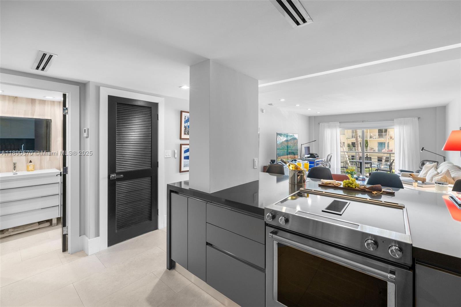 1450 Lincoln Rd # 304