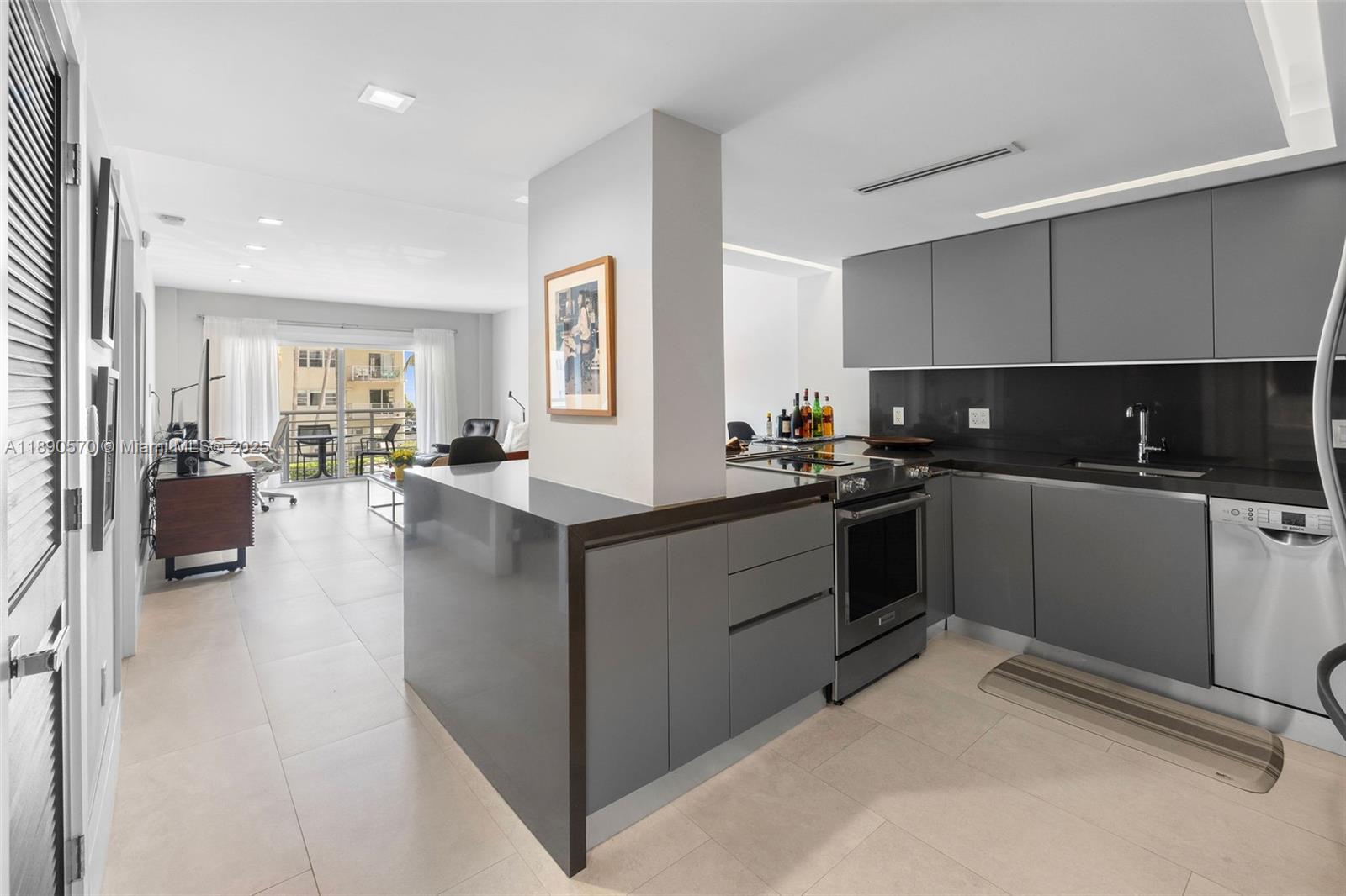 1450 Lincoln Rd # 304