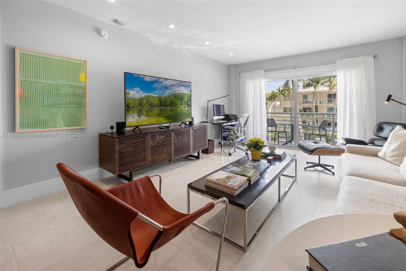 1450 Lincoln Rd # 304