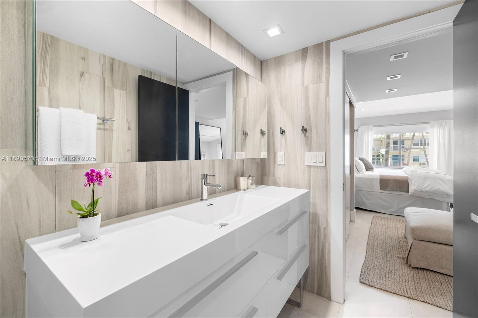 1450 Lincoln Rd # 304