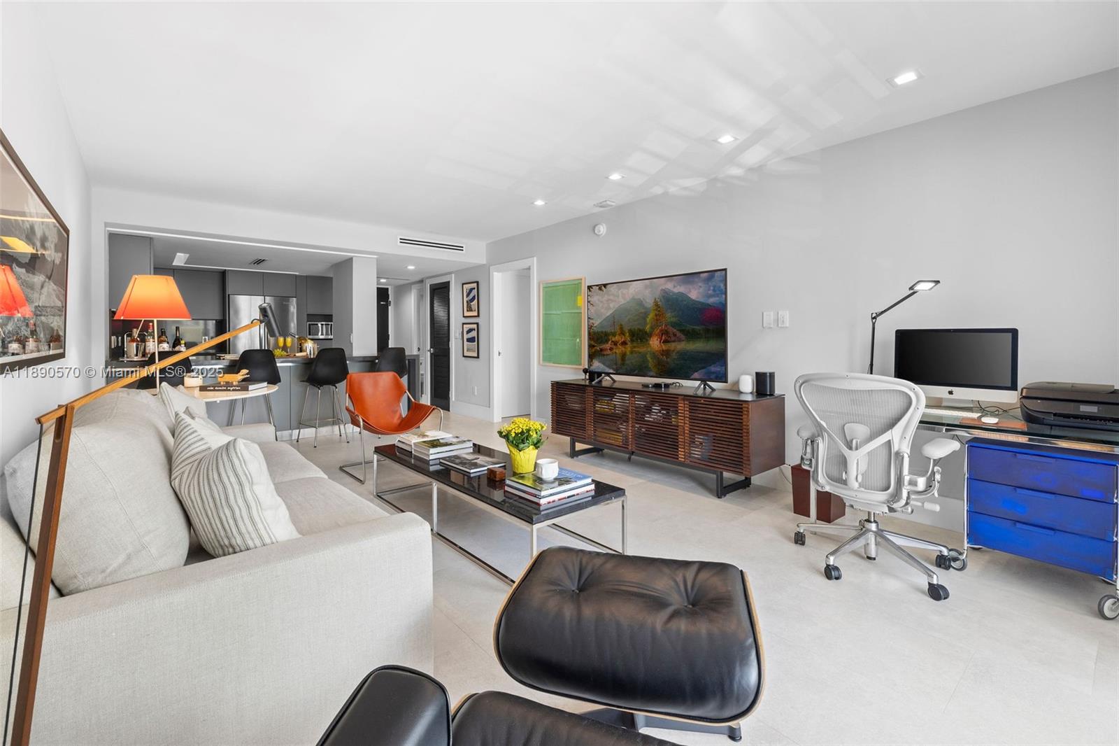 1450 Lincoln Rd # 304