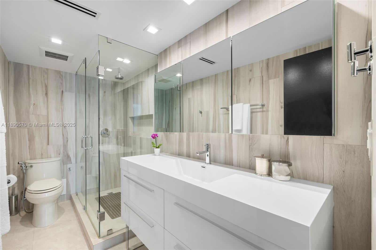 1450 Lincoln Rd # 304