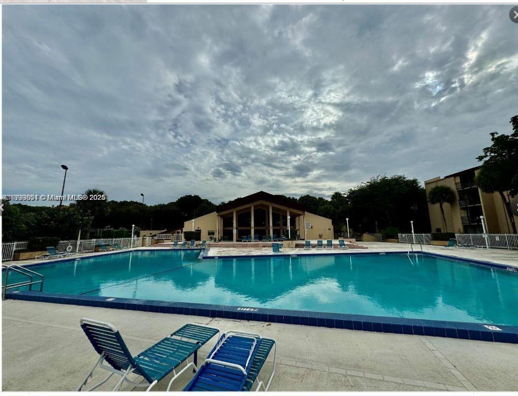 14501 N Kendall Dr # 207H