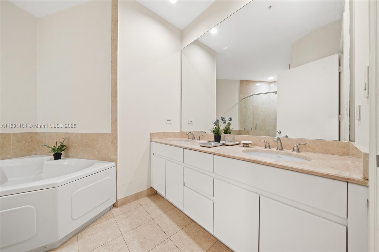 848 Brickell Key Dr # 201, Miami Unit: 201